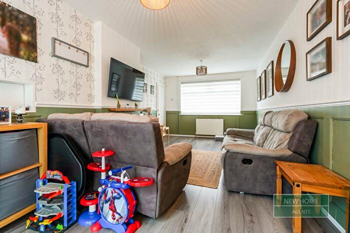 3 Bedroom Semi-Detached House For Sale In Walton Way, Denton, Manchester, M34