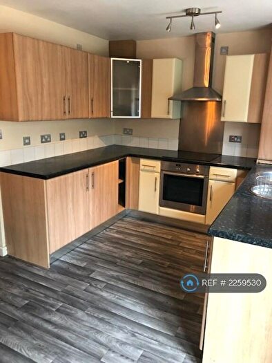 4 Bedroom Semi-Detached House To Rent In Radcliffe Mount, Nottingham, NG2