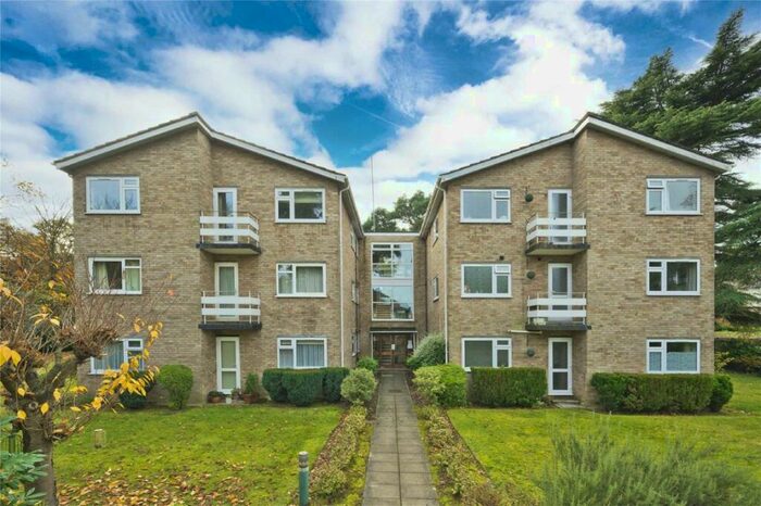 2 Bedroom Flat To Rent In Coniston Court, Weybridge, KT13