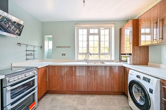 3 Bedroom Flat To Rent In Grand Drive, Raynes Park, London, SW20