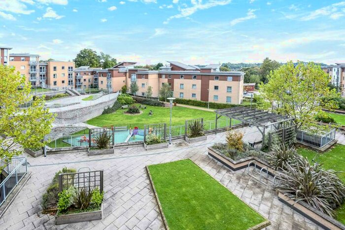 2 Bedroom Apartment To Rent In Kelvin Gate, Town Centre, RG12