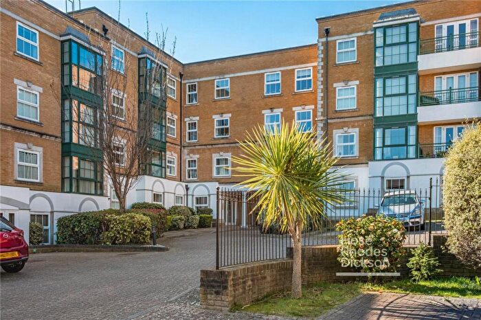 4 Bedroom Apartment For Sale In Medina Gardens, Cowes, Isle Of Wight, PO31