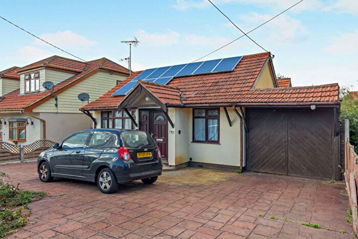 3 Bedroom Bungalow For Sale In Lee Road, Basildon, SS13