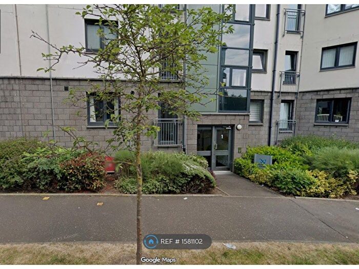 2 Bedroom Flat To Rent In Lochend Park View, Edinburgh, EH7