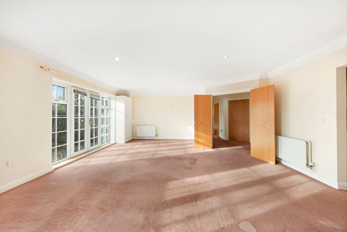 2 Bedroom Flat To Rent In Eastcote Road, Pinner, HA5