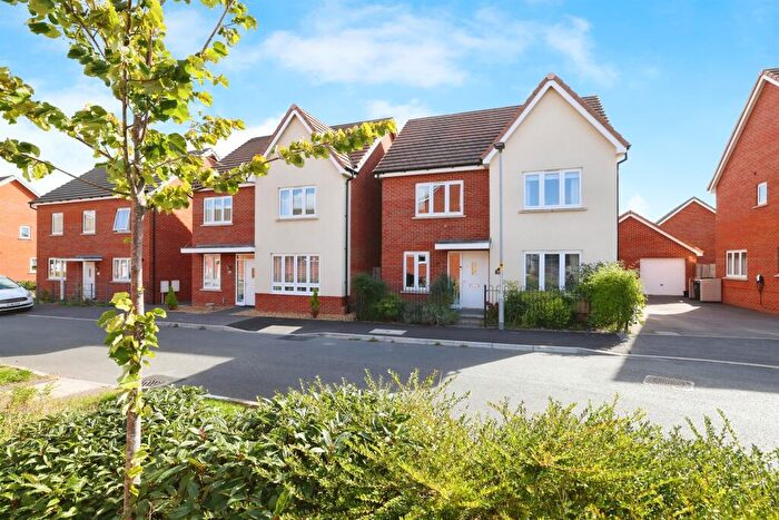 4 Bedroom Detached House For Sale In Robinson Grove, Longhedge, Salisbury, SP4