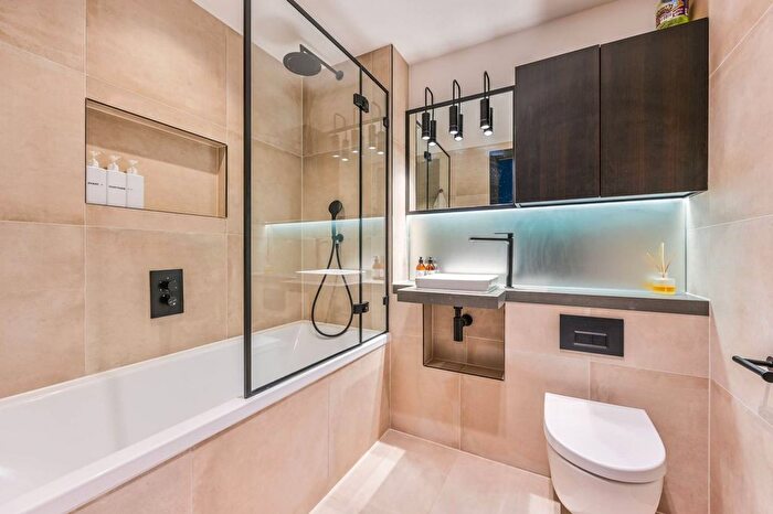 2 Bedroom Flat For Sale In Keybridge Tower, Exchange Gardens, Vauxhall, London, SW8
