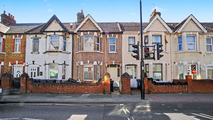3 Bedroom Terraced House For Sale In Beaconsfield Road, Southall, UB1