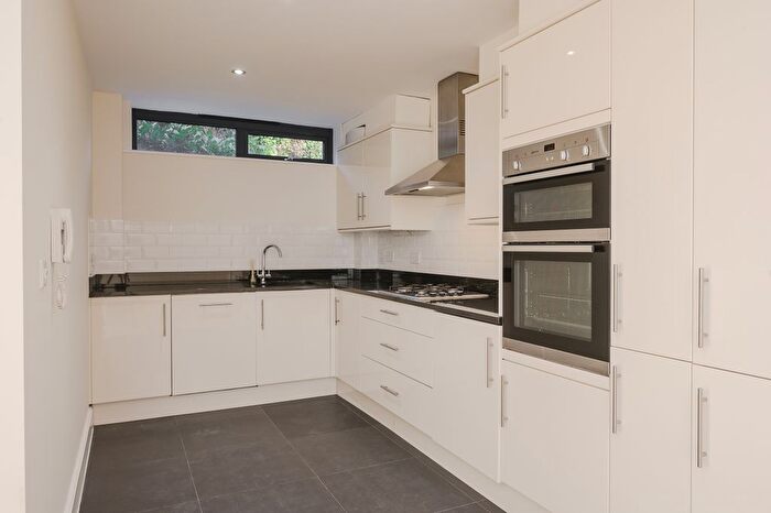 2 Bedroom Flat To Rent In Worple Road, London, SW19
