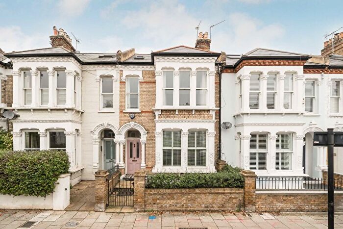 4 Bedroom Property To Rent In Abbeville Road, London, SW4