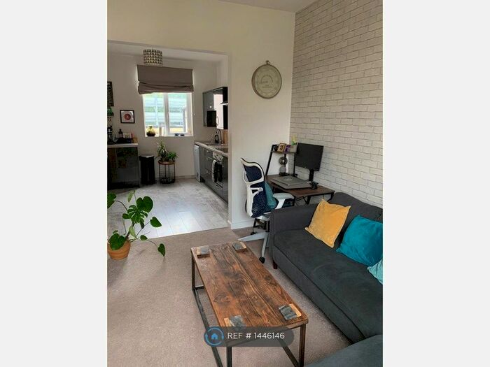 1 Bedroom Flat To Rent In Boltro Road, Haywards Heath, RH16