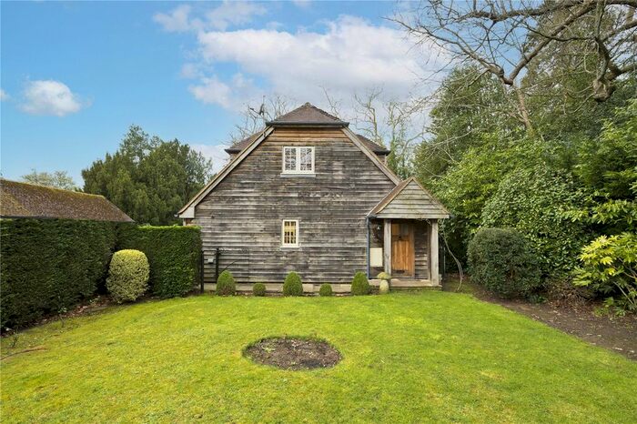 2 Bedroom Flat To Rent In Petworth Road, Chiddingfold, Godalming, Surrey, GU8