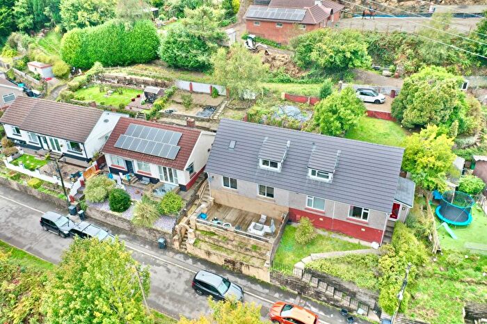 4 Bedroom Bungalow For Sale In Farm Road, Crumlin, NP11