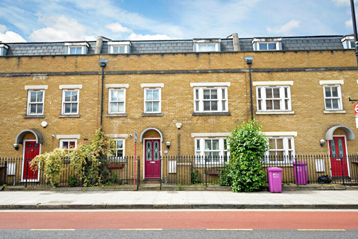 4 Bedroom House To Rent In Grove Road, Mile End, E3