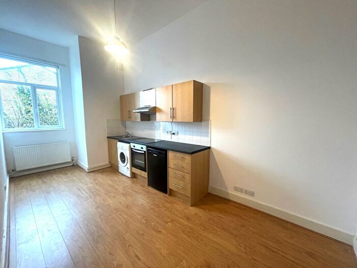 1 Bedroom Flat To Rent In Rookwood Road, Stoke Newington, N16