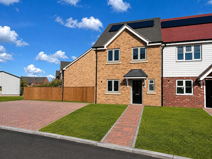 3 Bedroom Semi-Detached House To Rent In Edward Way, Polegate, East Sussex, BN26