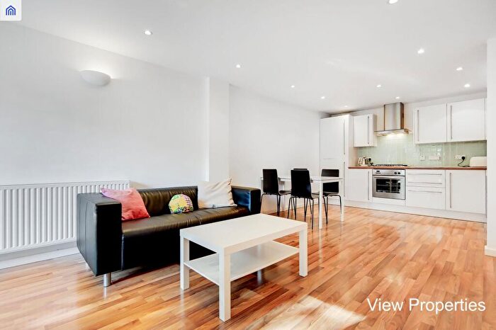 1 Bedroom Flat To Rent In Chicksand Street, Spitalfields, London., E1
