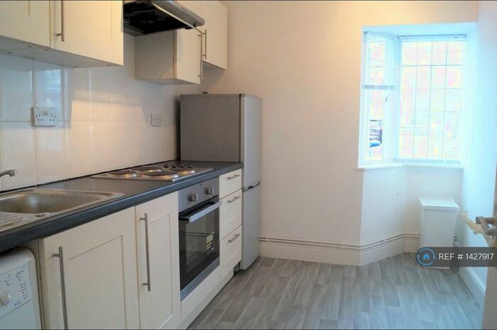2 Bedroom Flat To Rent In Chesterfield Court, London, NW11