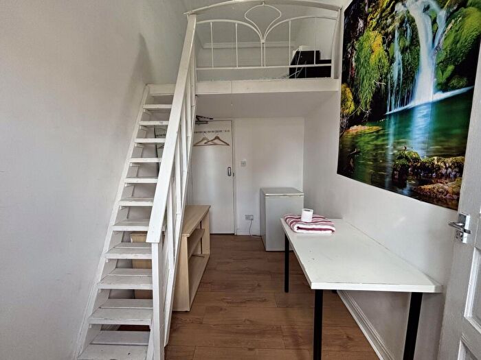 1 Bedroom Garage / Parking To Rent In Hackney Road, E2