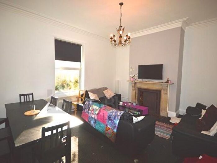 8 Bedroom House To Rent In Hyde Park Terrace, Leeds, LS6