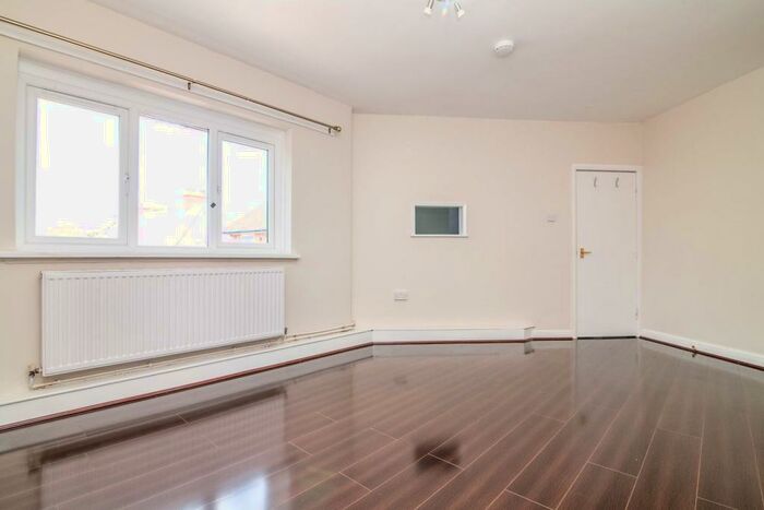 2 Bedroom Flat To Rent In Greenford Road, B14
