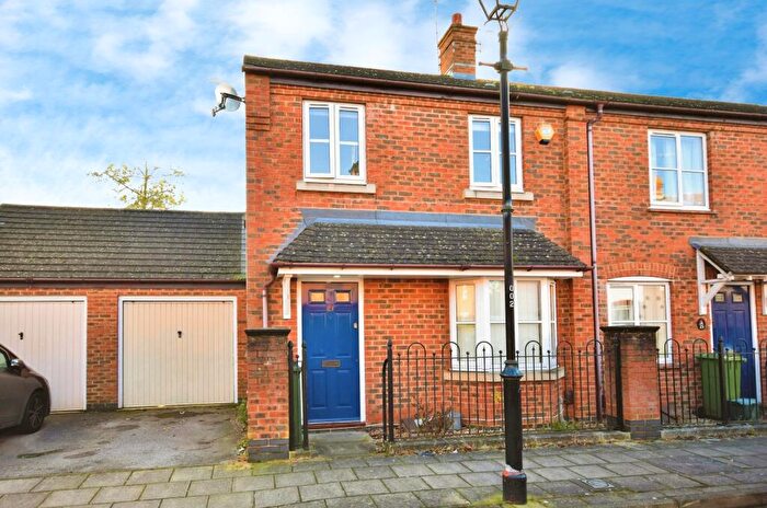 3 Bedroom House To Rent In Mill Meadow, Aylesbury, HP19