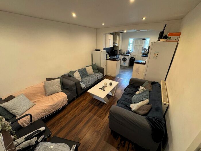 7 Bedroom Detached House To Rent In Allington Avenue, Lenton, Nottingham, NG7