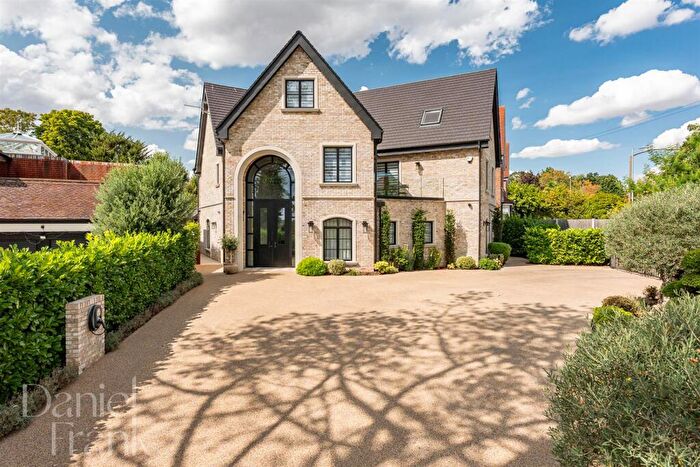 6 Bedroom Detached House For Sale In Alderton Hill, Loughton, IG10