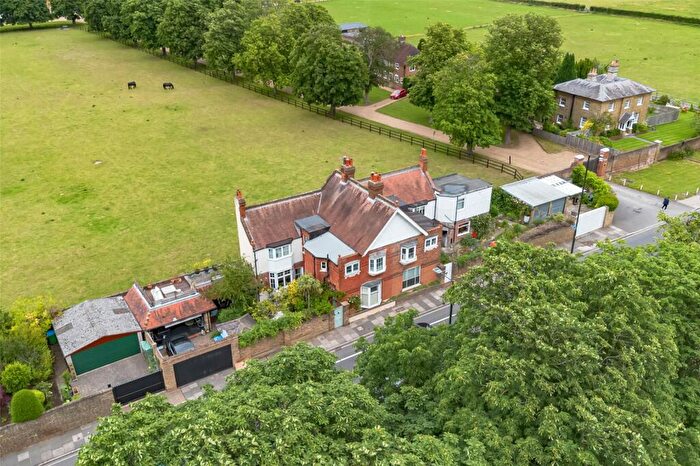3 Bedroom Semi Detached House For Sale In Hampton Court Road, East Molsey, KT8