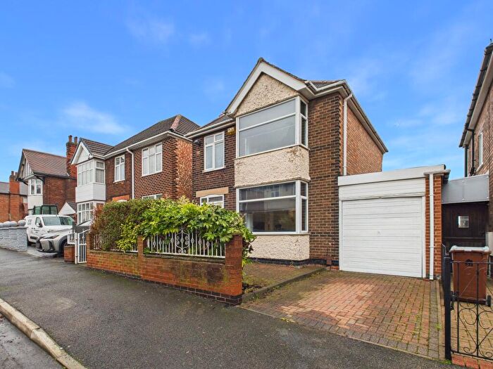 3 Bedroom Detached House For Sale In Greendale Road, Nottingham, NG3