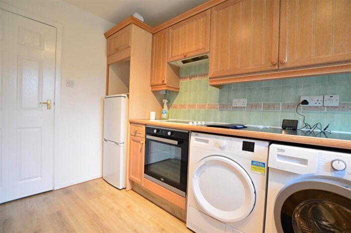 1 Bedroom Flat To Rent In Suffolk Close, Slough, SL1