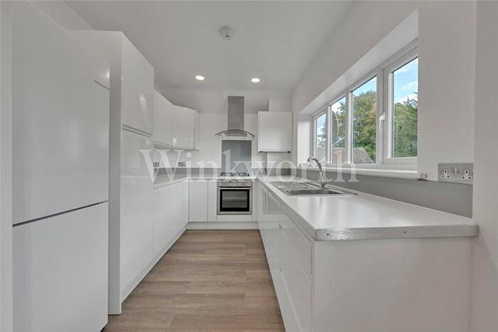 3 Bedroom Maisonette To Rent In Ridge Hill, London, NW11