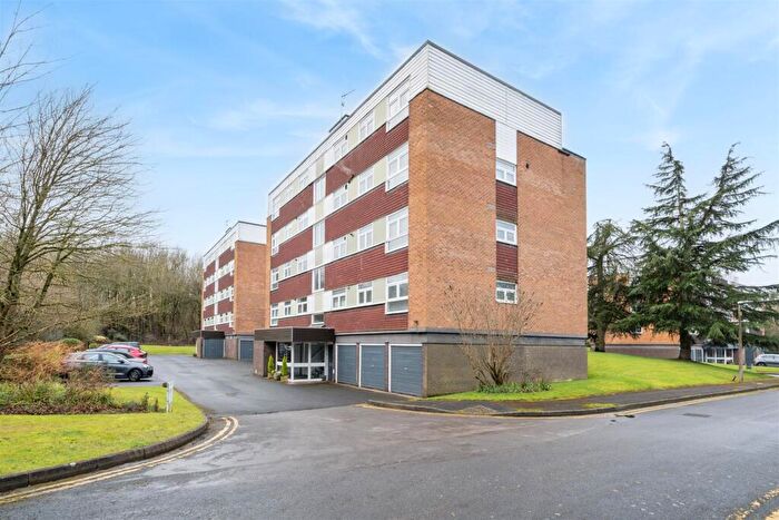 3 Bedroom Apartment To Rent In Riverside Drive, Solihull, B91