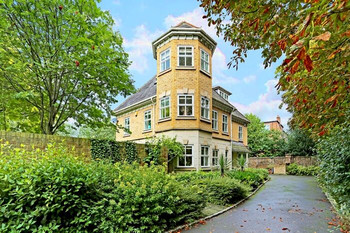 5 Bedroom Flat To Rent In Hanger Lane, London, W5