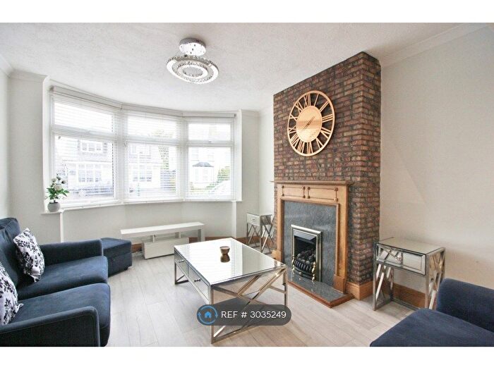 3 Bedroom Terraced House To Rent In Brentwood Road, Romford, RM2
