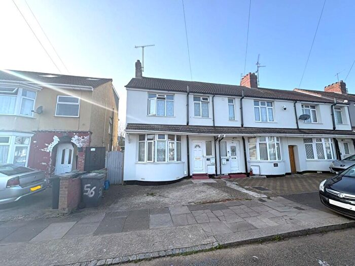 3 Bedroom Terraced House To Rent In Thornhill Road, Luton, Bedfordshire, LU4