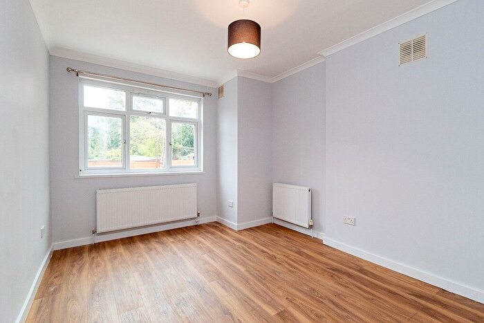 2 Bedroom Flat To Rent In Linacre Rd, Willesden Green, NW2
