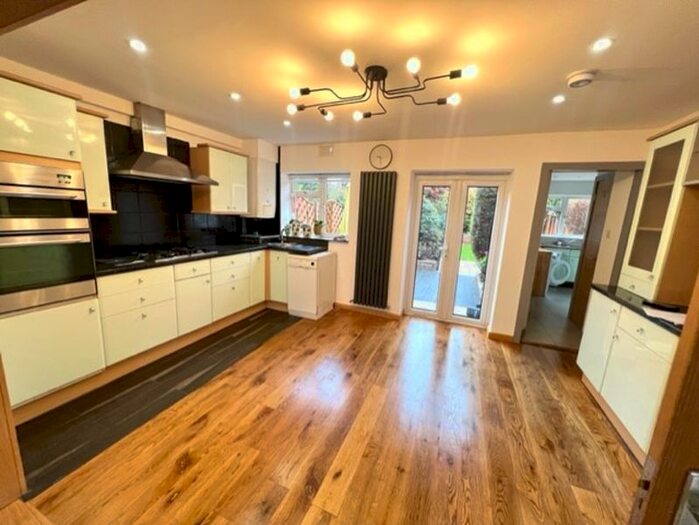 4 Bedroom Terraced House To Rent In Elsinge Road, Enfield, EN1