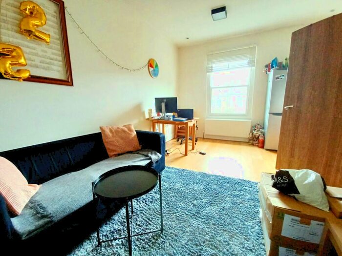 3 Bedroom Flat To Rent In Cardozo Road, Islington, N7
