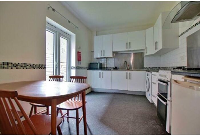 5 Bedroom Detached House To Rent In Thackeray Road, Southampton, Hampshire, SO17