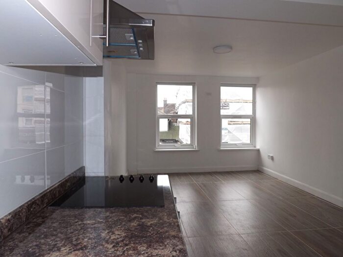 1 Bedroom Flat To Rent In Ashton Square, Dunstable, LU6