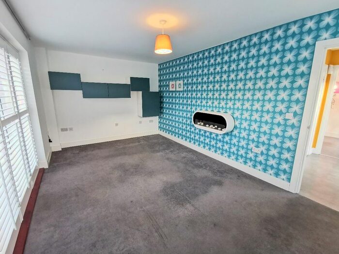 3 Bedroom Semi-Detached House To Rent In Parson Courtyard, Gateshead, NE8