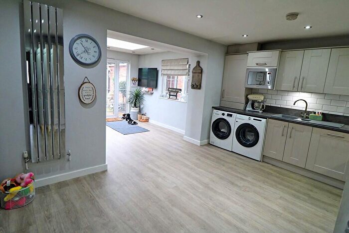 3 Bedroom Bungalow For Sale In Christophers Meadow, West Butterwick, DN17