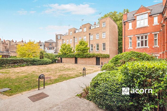 2 Bedroom Flat To Rent In Camberwell Grove, London, SE5