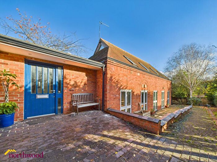 3 Bedroom Semi-Detached House To Rent In Hightown Road, Banbury, OX16