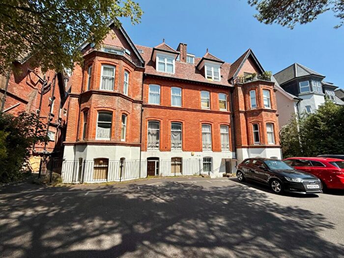 2 Bedroom Apartment To Rent In Cumberland Court, West Cliff Gardens, Bournemouth, Dorset, BH2