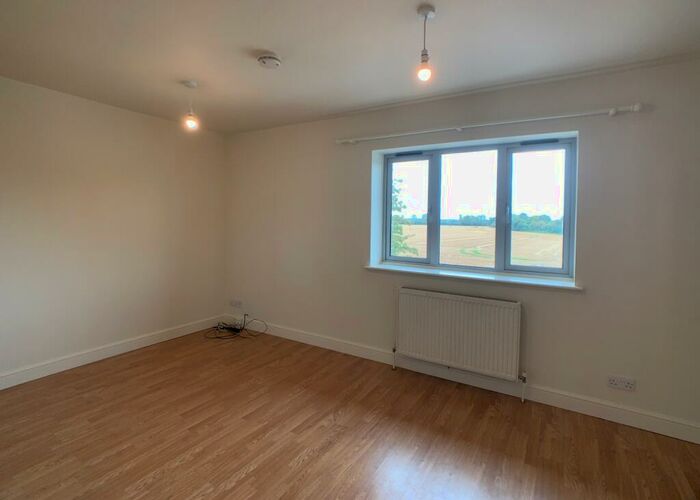 2 Bedroom Flat To Rent In Station Road, Grove, OX12