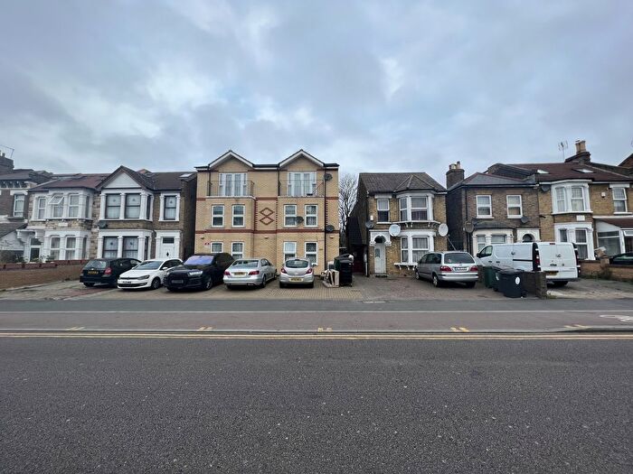 Terraced House To Rent In Leyton, London, E10