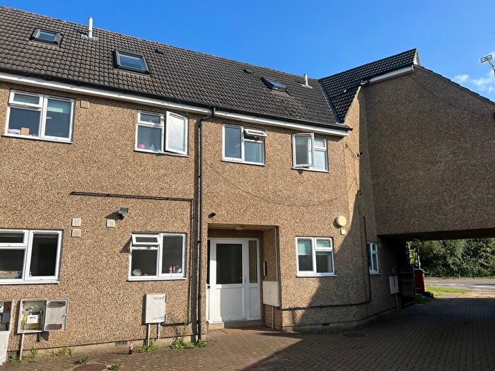 1 Bedroom Flat To Rent In Manor Parade, Hatfield, AL10