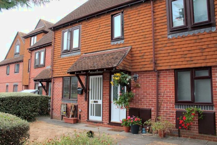 1 Bedroom Ground Maisonette To Rent In Wey Road, Godalming, Surrey, GU7